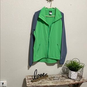 🏃‍♀️ Nike Dri-fit green/grey zip jacket size M. Really nice Nike jacket 🏃‍♀️
